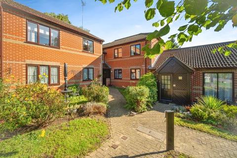 2 bedroom retirement property for sale, Goldsmith Way, Crowthorne RG45