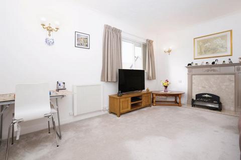 2 bedroom retirement property for sale, The Ridgeway, Hitchin SG4