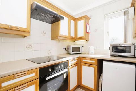 2 bedroom retirement property for sale, The Ridgeway, Hitchin SG4