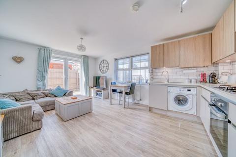 Flat 1, 2 Bayside Close, Poole, BH15 4FW