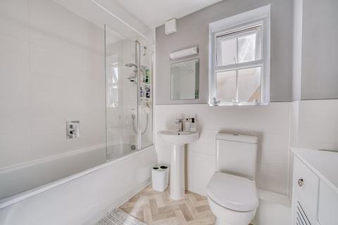 Flat 1, 2 Bayside Close, Poole, BH15 4FW