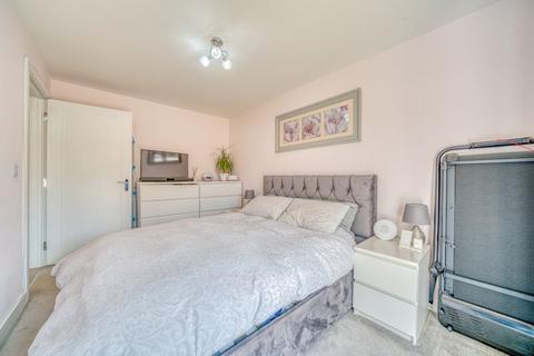 Flat 1, 2 Bayside Close, Poole, BH15 4FW