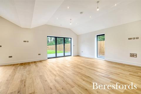 3 bedroom bungalow for sale, New Road, Little Burstead, CM12