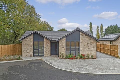 3 bedroom bungalow for sale, New Road, Little Burstead, CM12