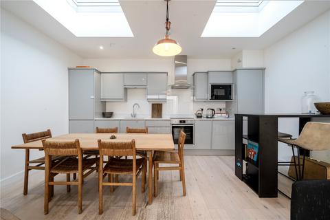 2 bedroom mews for sale, Willow Mews, London W12