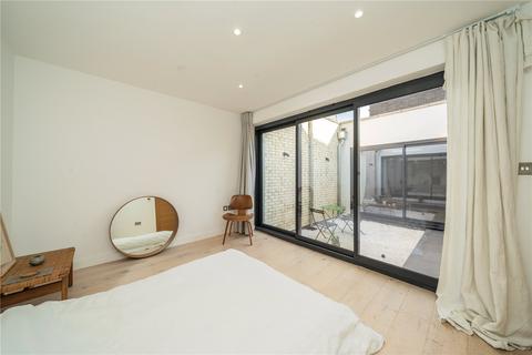 2 bedroom mews for sale, Willow Mews, London W12