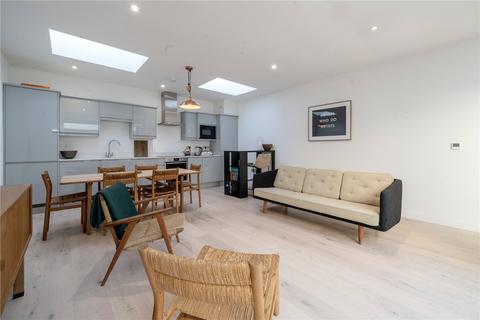 2 bedroom mews for sale, Willow Mews, London W12