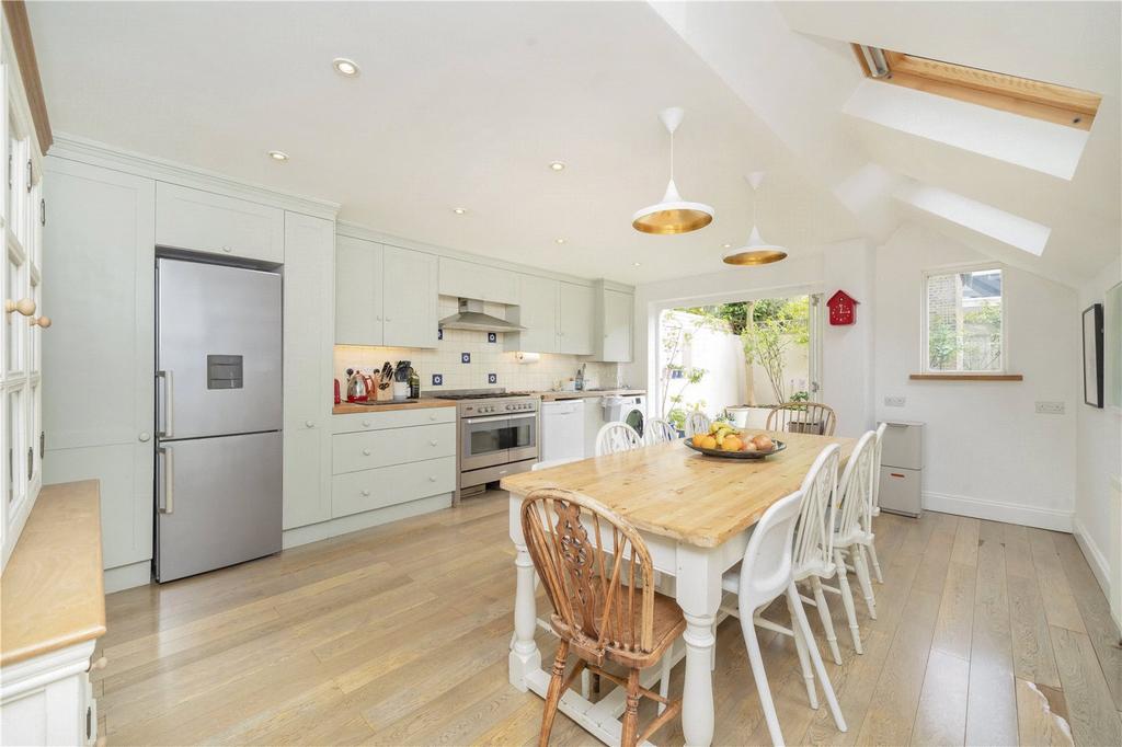 Kitchen/Dining Area