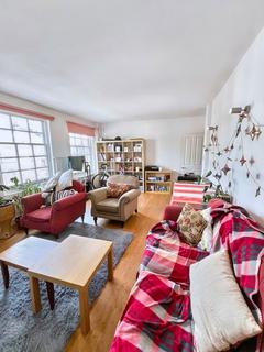 2 bedroom flat to rent, Stoke Newington High Street, London N16