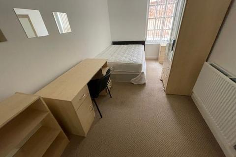 3 bedroom flat to rent, Flat 2, Victoria Chambers, - The Parade, CV32 4AG