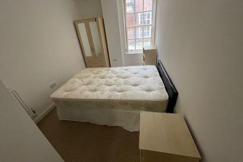 3 bedroom flat to rent, Flat 2, Victoria Chambers, - The Parade, CV32 4AG