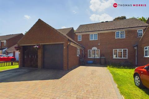 3 bedroom semi-detached house for sale, Hawesmere Close, Biggleswade SG18