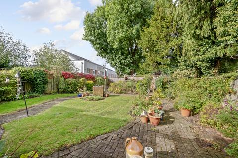 115 Grand Drive, Raynes Park, London, SW20 9EB