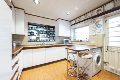 115 Grand Drive, Raynes Park, London, SW20 9EB