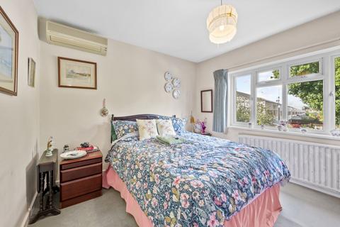 115 Grand Drive, Raynes Park, London, SW20 9EB