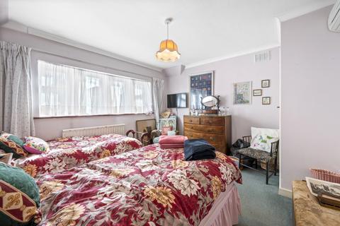 115 Grand Drive, Raynes Park, London, SW20 9EB