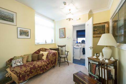 115 Grand Drive, Raynes Park, London, SW20 9EB