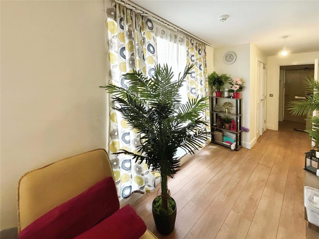 Lower Canal Walk, Hampshire SO14 1 bed flat to rent £950 pcm (£219 pw)