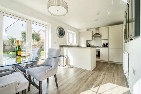 50 Athelstan Crescent, Rochford, SS4 1GY