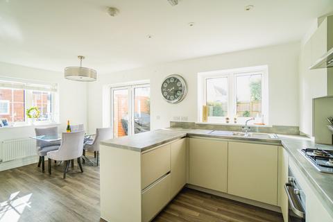50 Athelstan Crescent, Rochford, SS4 1GY