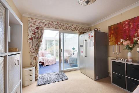 17 Broadhurst Drive, Kennington, Ashford, TN24 9RQ
