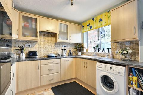 17 Broadhurst Drive, Kennington, Ashford, TN24 9RQ