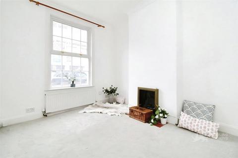 2 bedroom terraced house to rent, Keens Road, Croydon, CR0