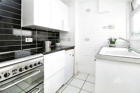 2 bedroom terraced house to rent, Keens Road, Croydon, CR0