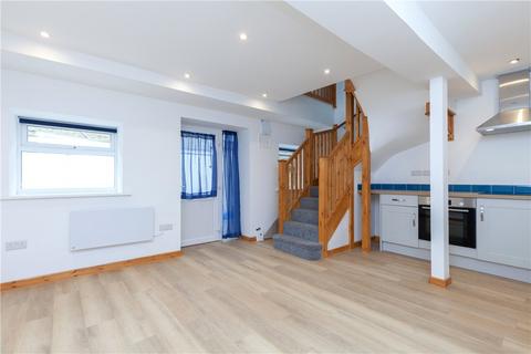 1 bedroom maisonette to rent, High Street, Witney, Oxfordshire, OX28
