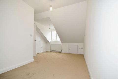 3 bedroom house for sale, Hester Mews, Romford RM5