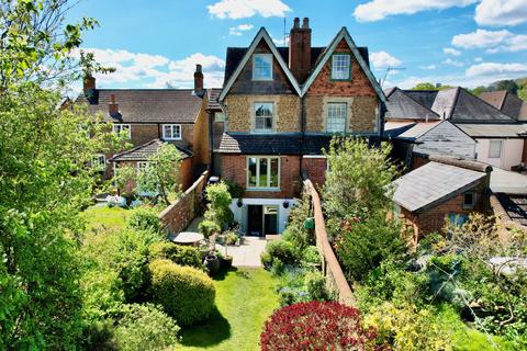 72 Hare Lane, Godalming, GU7 3EF