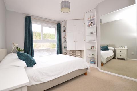 4 Chapel Fields, Godalming, GU7 2BS