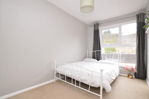 4 Chapel Fields, Godalming, GU7 2BS