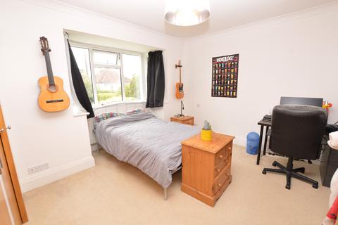 31 Birch Road, Godalming, GU7 3NT