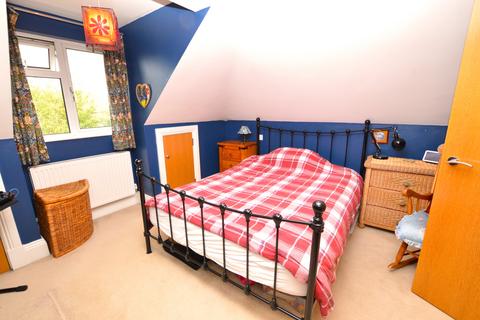 31 Birch Road, Godalming, GU7 3NT