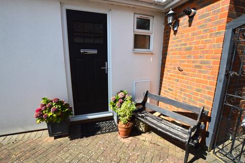 31 Birch Road, Godalming, GU7 3NT