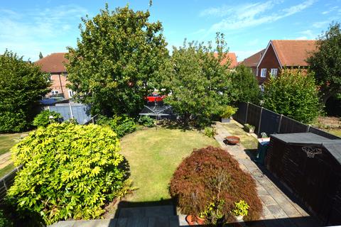 31 Birch Road, Godalming, GU7 3NT