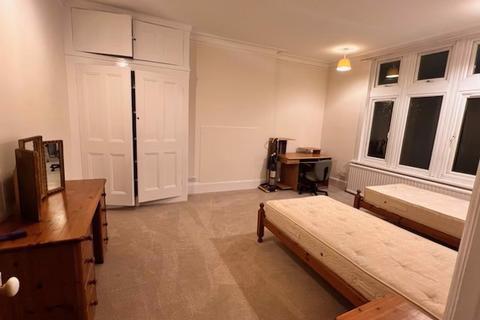 3 bedroom ground floor flat to rent, London Road, Reading, RG1 5AS