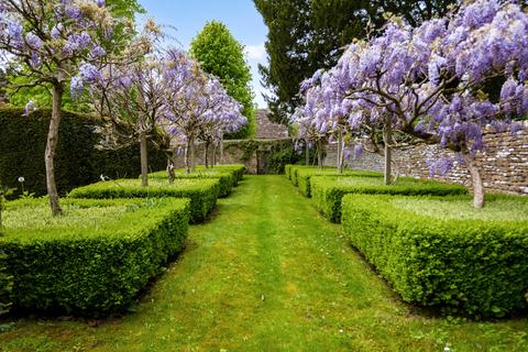 6 bedroom country house to rent, Preston Place, Cirencester, Gloucestershire