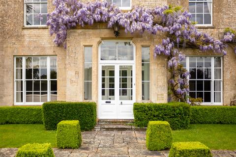 6 bedroom country house to rent, Preston Place, Cirencester, Gloucestershire