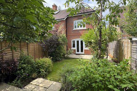 2 Thistledown, Hindhead, GU26 6UF