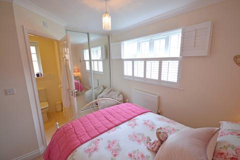 2 Thistledown, Hindhead, GU26 6UF