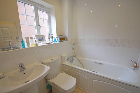 2 Thistledown, Hindhead, GU26 6UF