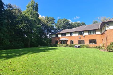 Flat 2, Kingswood Crossways Road, Hindhead, GU26 6EL