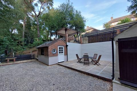 7 Eight Acres, Hindhead, GU26 6RY