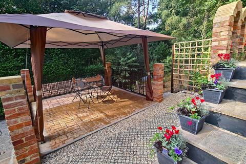 7 Eight Acres, Hindhead, GU26 6RY