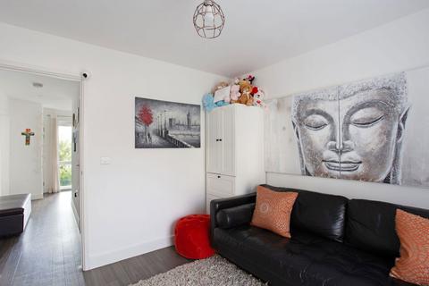 8, Westmead Court Adenmore Road, London, SE6 4EB