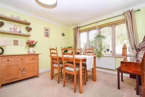 4 bedroom detached house for sale, Newlands Close, Hampshire GU46