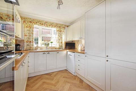 2 Romsey Close, Orpington, BR6 7WE