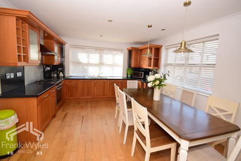 4 bedroom detached house to rent, Wharf Street, Lytham St Annes, Lancashire